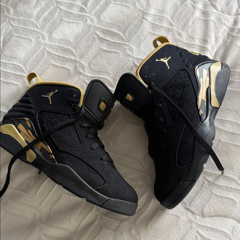 Jordan Jumpman MVP 
Kids Sneakers Black and Gold